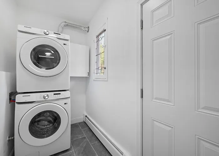 Apartment Shadyside, Pittsburgh, Modern And Accessible 2 Bedroom Unit2 With Free Parking