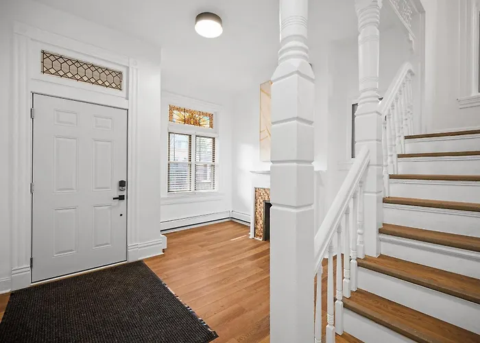 Apartment Shadyside, Pittsburgh, Modern And Accessible 2 Bedroom Unit2 With Free Parking Pittsburgh