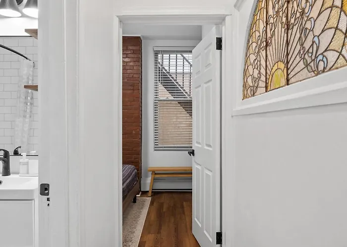 Apartment Shadyside, Pittsburgh, Modern And Accessible 2 Bedroom Unit2 With Free Parking Pittsburgh